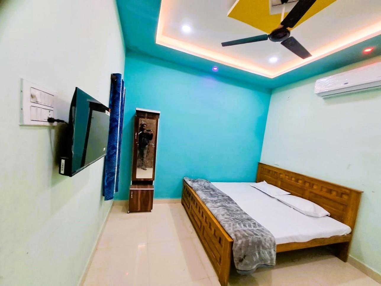 Utsav Lodge And Mangal Bhavan Pipariā Dış mekan fotoğraf