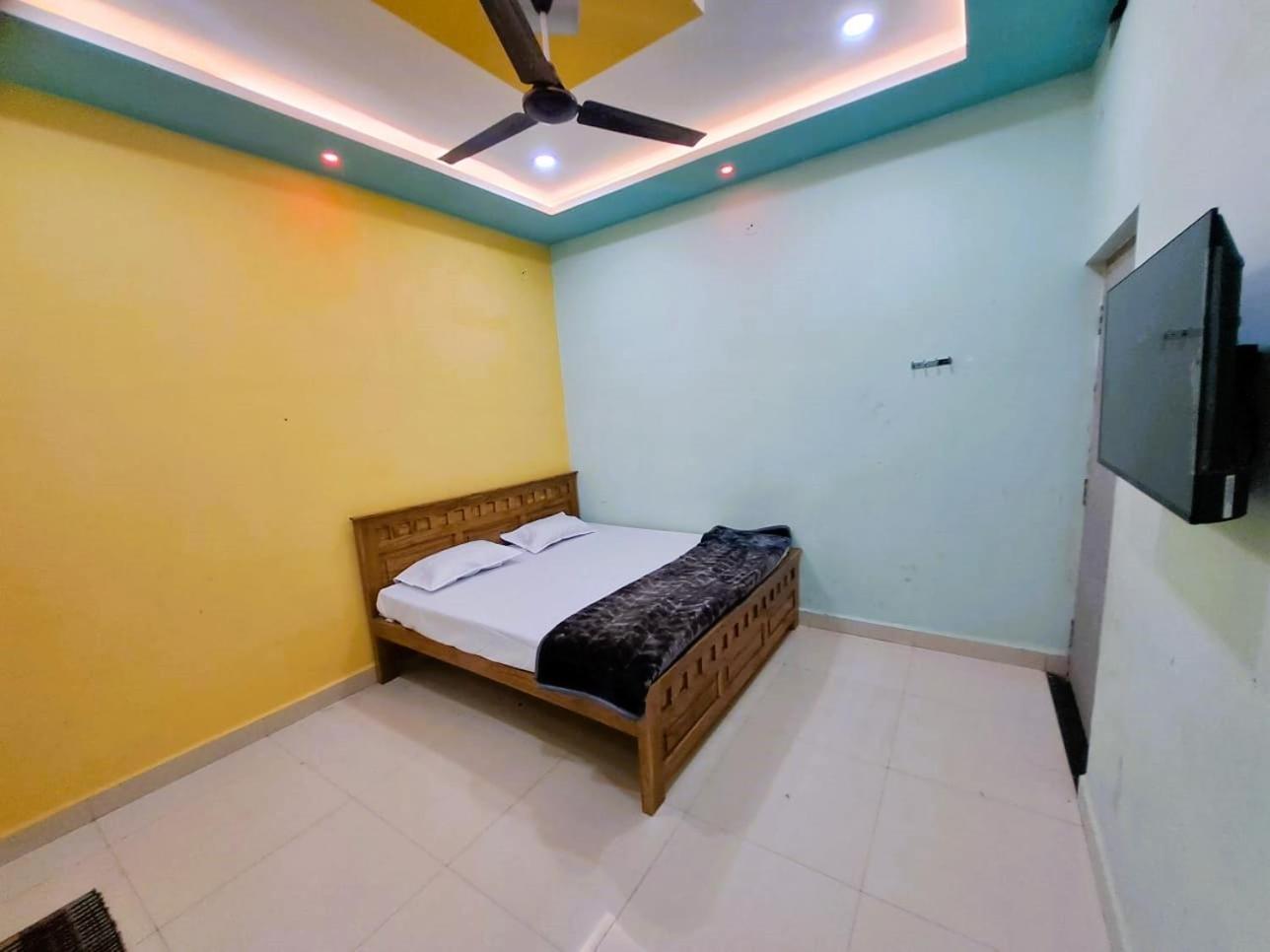 Utsav Lodge And Mangal Bhavan Pipariā Dış mekan fotoğraf