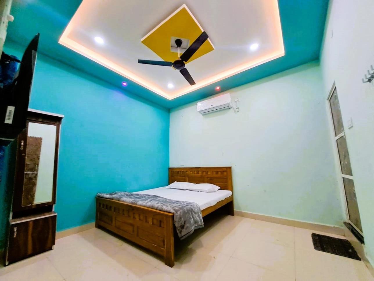 Utsav Lodge And Mangal Bhavan Pipariā Dış mekan fotoğraf