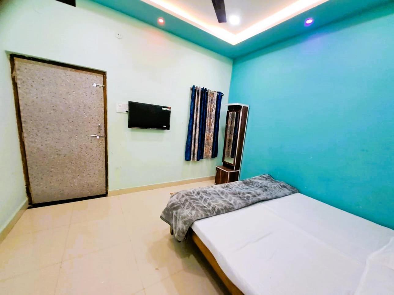 Utsav Lodge And Mangal Bhavan Pipariā Dış mekan fotoğraf