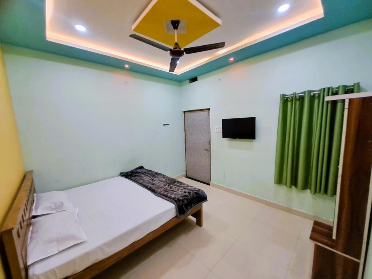 Utsav Lodge And Mangal Bhavan Pipariā Dış mekan fotoğraf