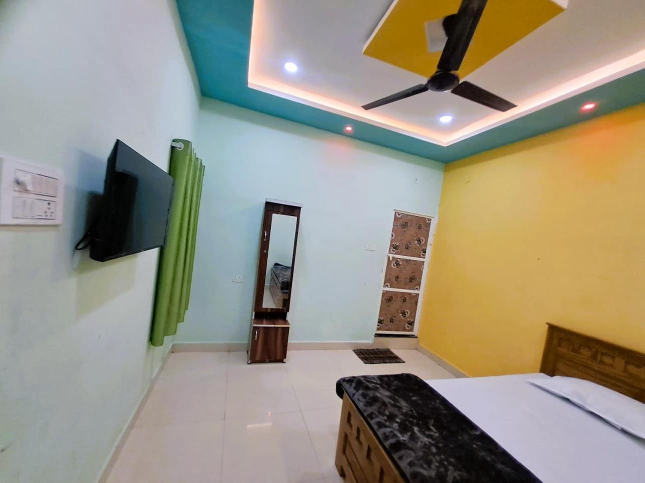 Utsav Lodge And Mangal Bhavan Pipariā Dış mekan fotoğraf
