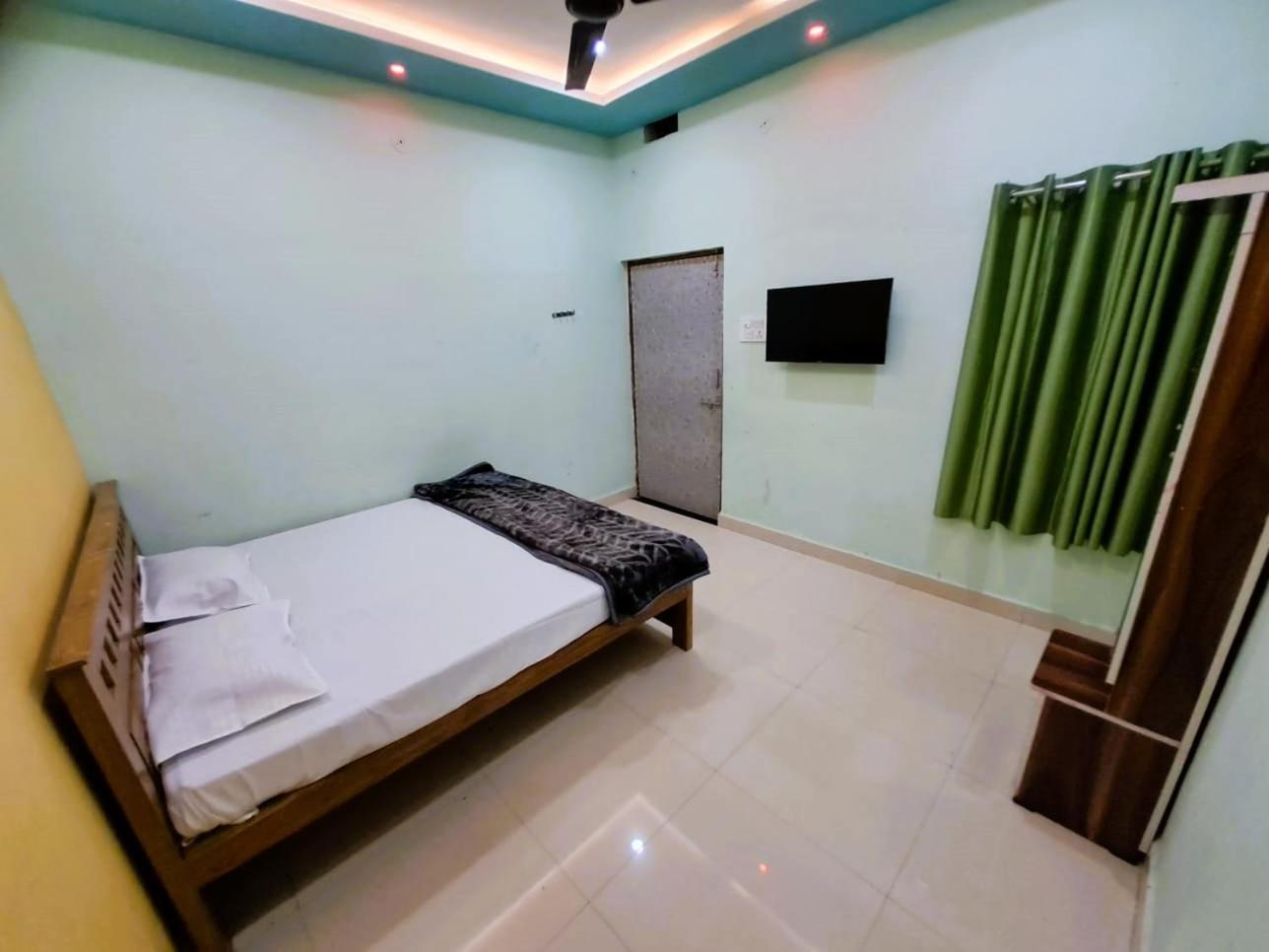 Utsav Lodge And Mangal Bhavan Pipariā Dış mekan fotoğraf
