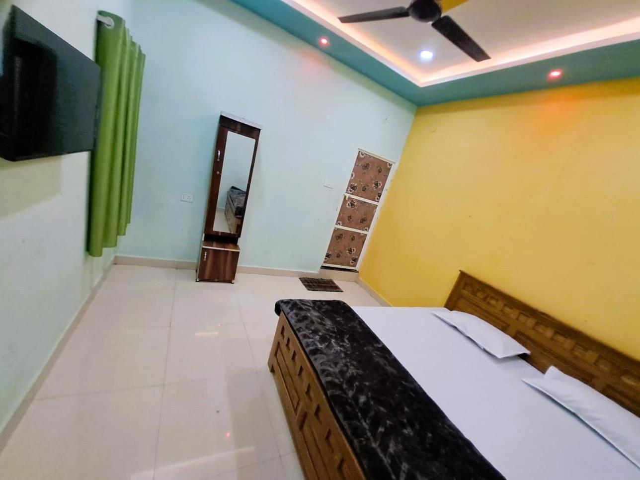 Utsav Lodge And Mangal Bhavan Pipariā Dış mekan fotoğraf