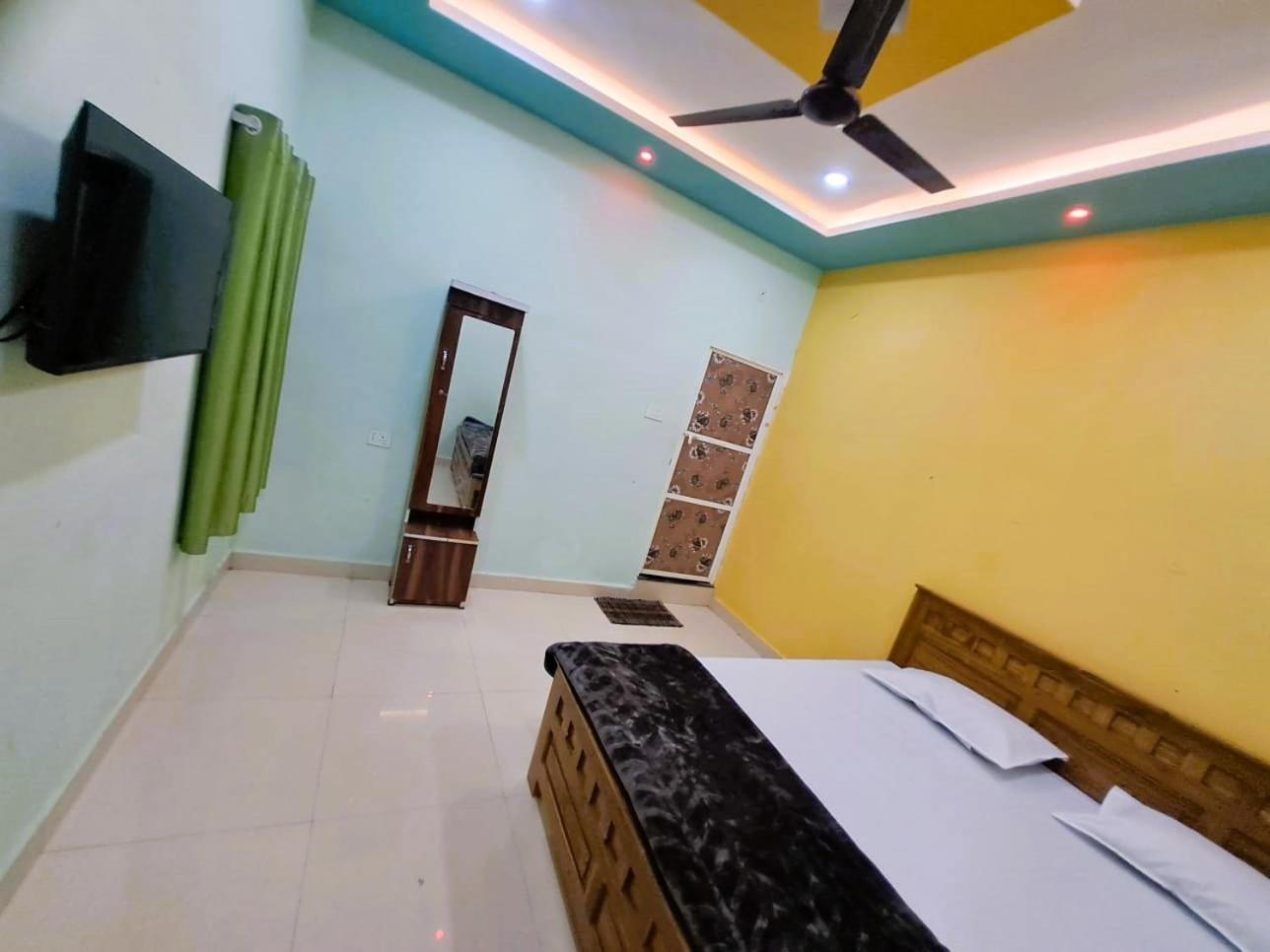 Utsav Lodge And Mangal Bhavan Pipariā Dış mekan fotoğraf