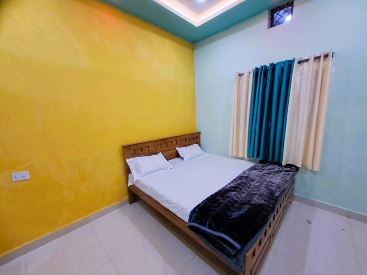 Utsav Lodge And Mangal Bhavan Pipariā Dış mekan fotoğraf